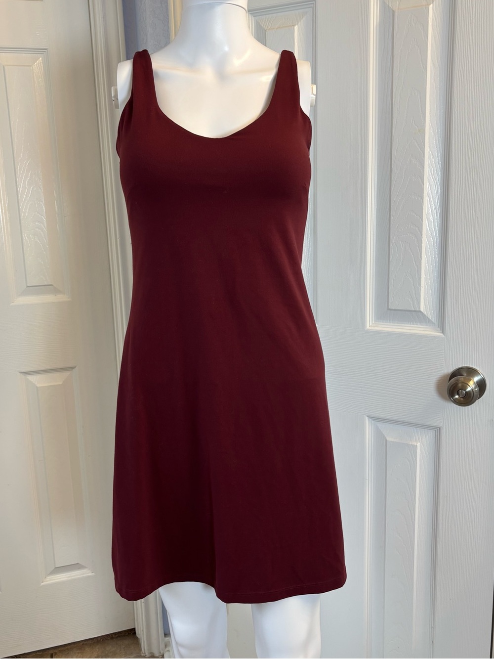 Ododos Small Cloud Feeling Tank Dress Scoop Neck Built-In Bra Burgundy